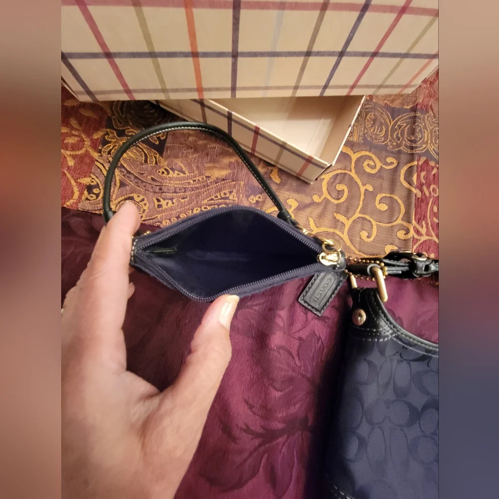 PRICE FIRM - Black Signature COACH Handbag & Wristlet Wallet, circ. 2007 - Picture 13 of 14